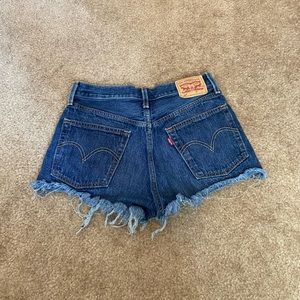 ✨Levi’s 501 Distressed Shorts